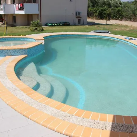 Apartment Family With Pool